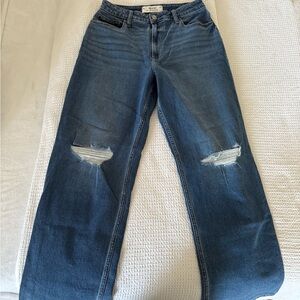 Hollister Women's Blue Distressed Boyfriend Jeans